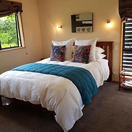 Alpine Rock B&B Te Anau Esterno foto