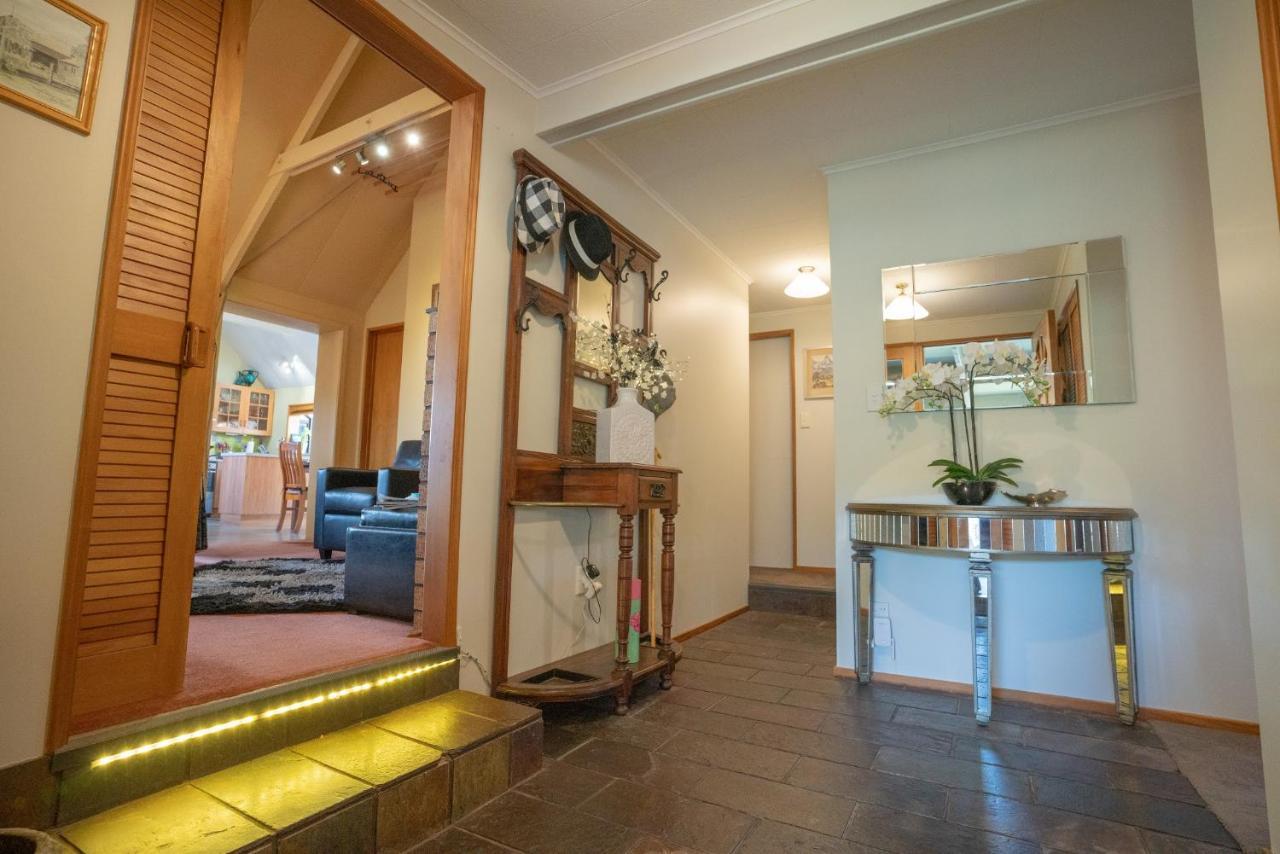 Alpine Rock B&B Te Anau Esterno foto