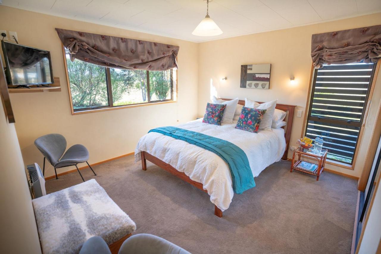 Alpine Rock B&B Te Anau Esterno foto