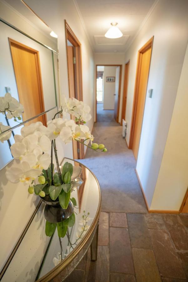 Alpine Rock B&B Te Anau Esterno foto