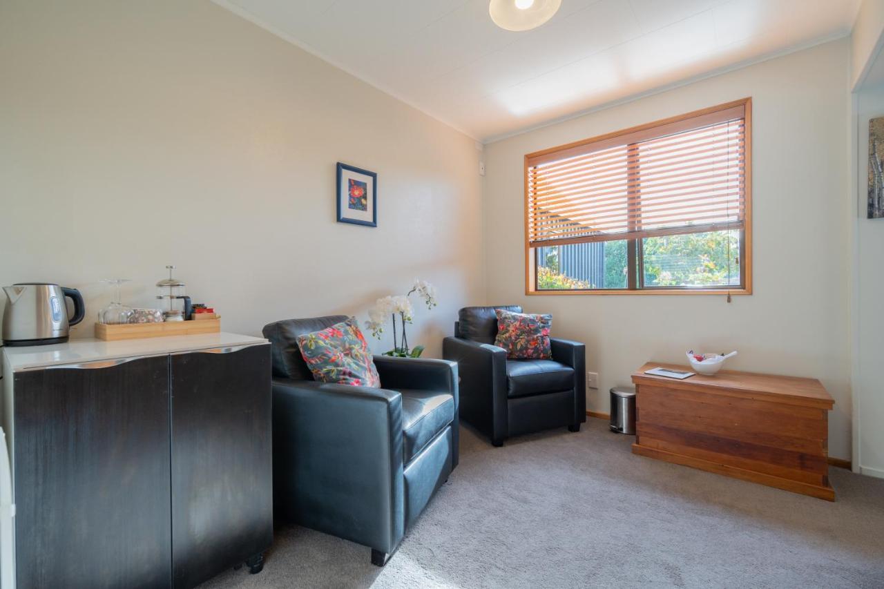 Alpine Rock B&B Te Anau Esterno foto