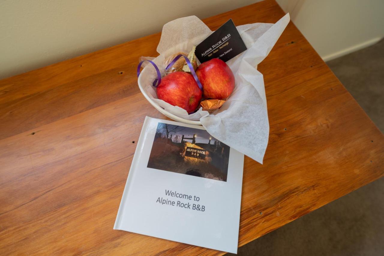Alpine Rock B&B Te Anau Esterno foto