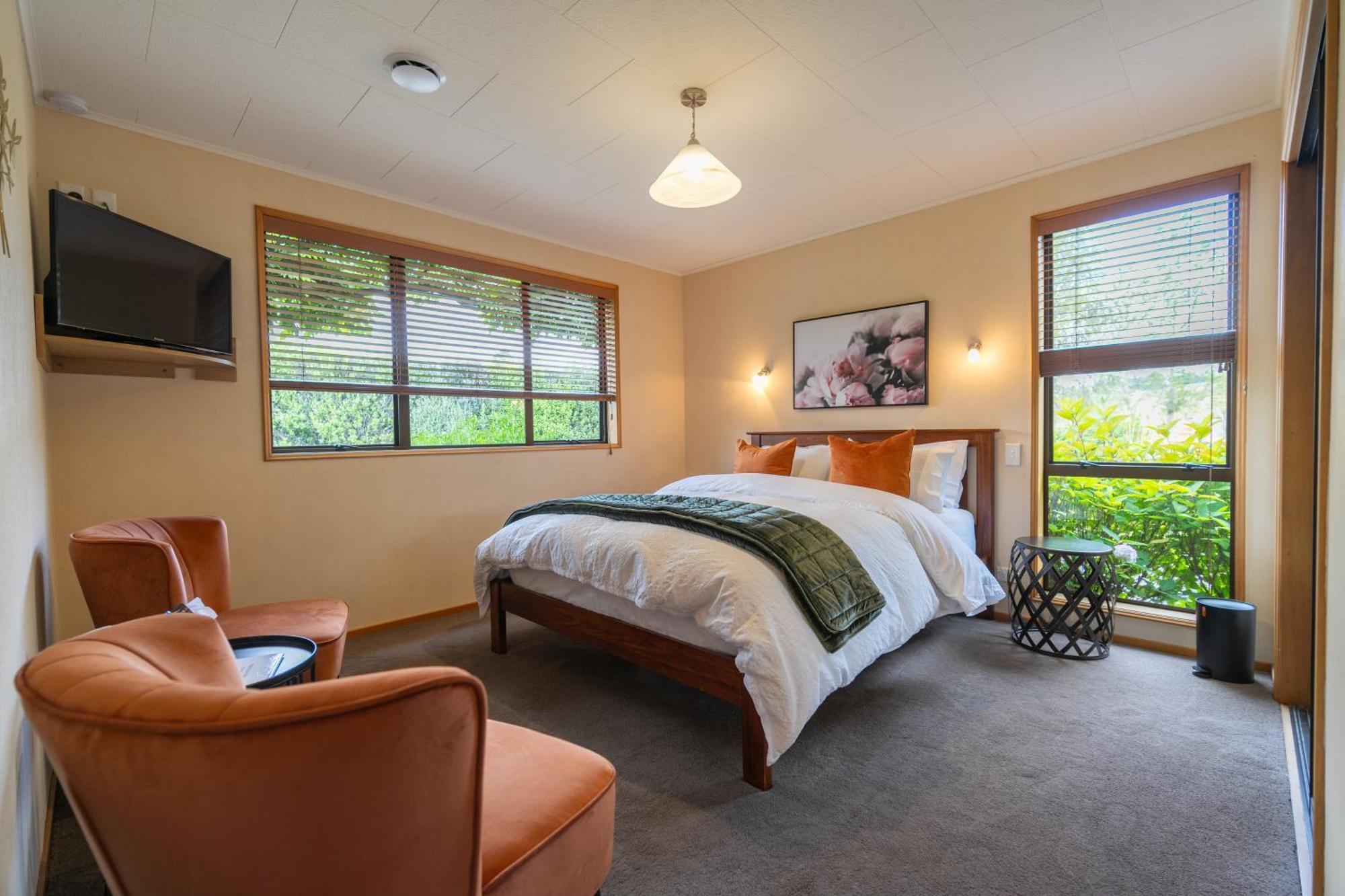 Alpine Rock B&B Te Anau Esterno foto