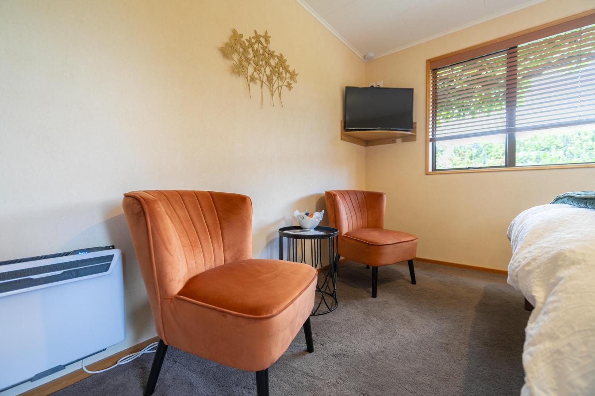 Alpine Rock B&B Te Anau Esterno foto