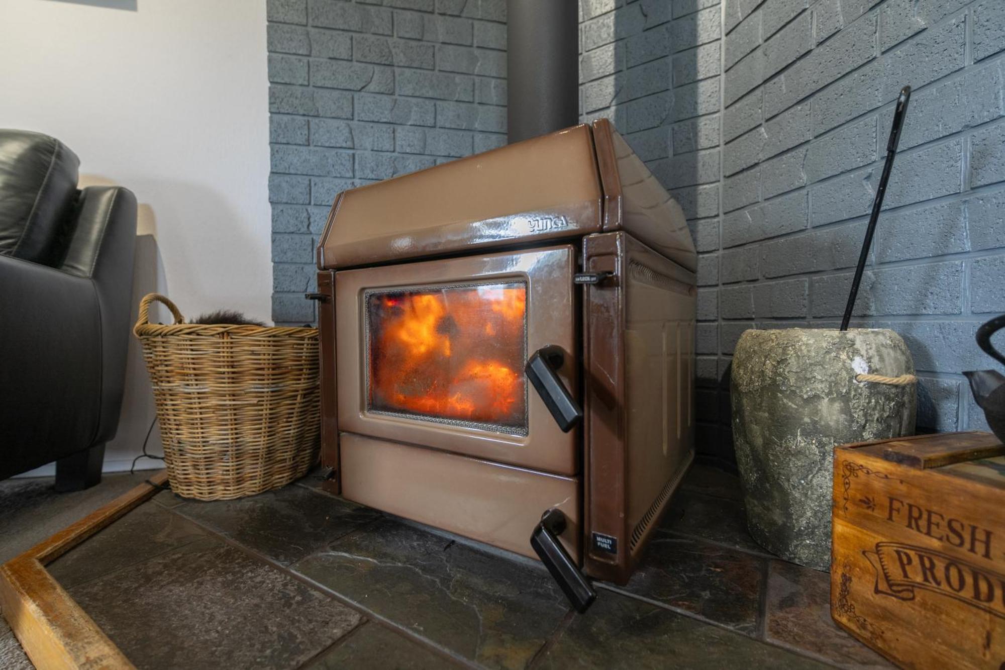 Alpine Rock B&B Te Anau Esterno foto