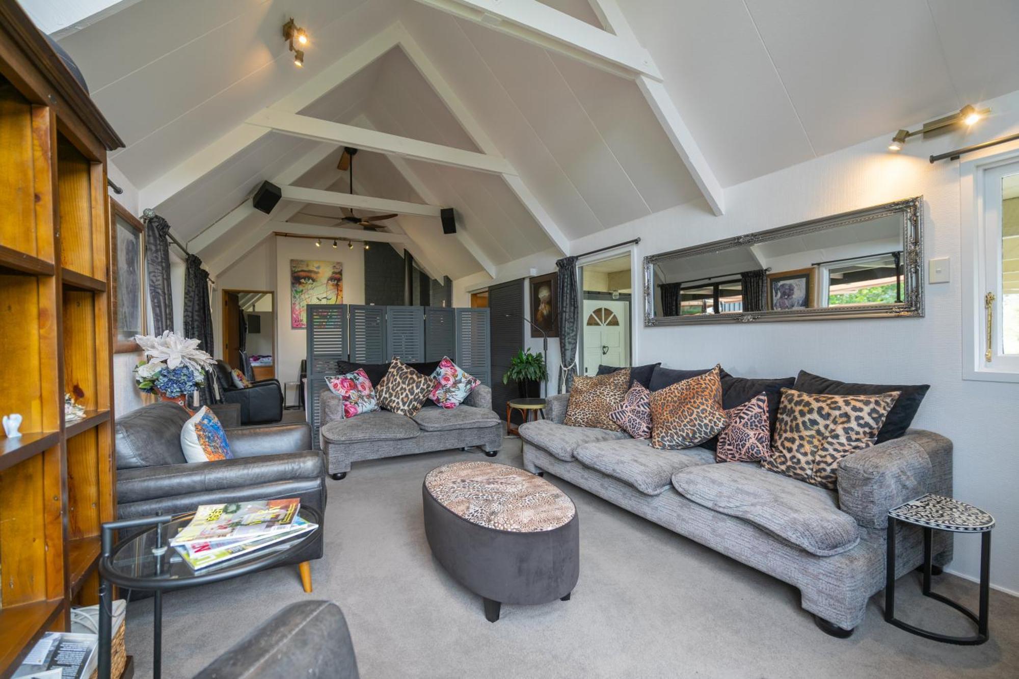 Alpine Rock B&B Te Anau Esterno foto