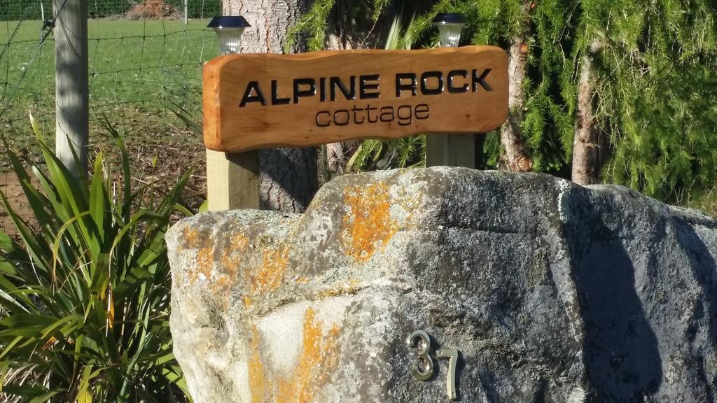 Alpine Rock B&B Te Anau Esterno foto