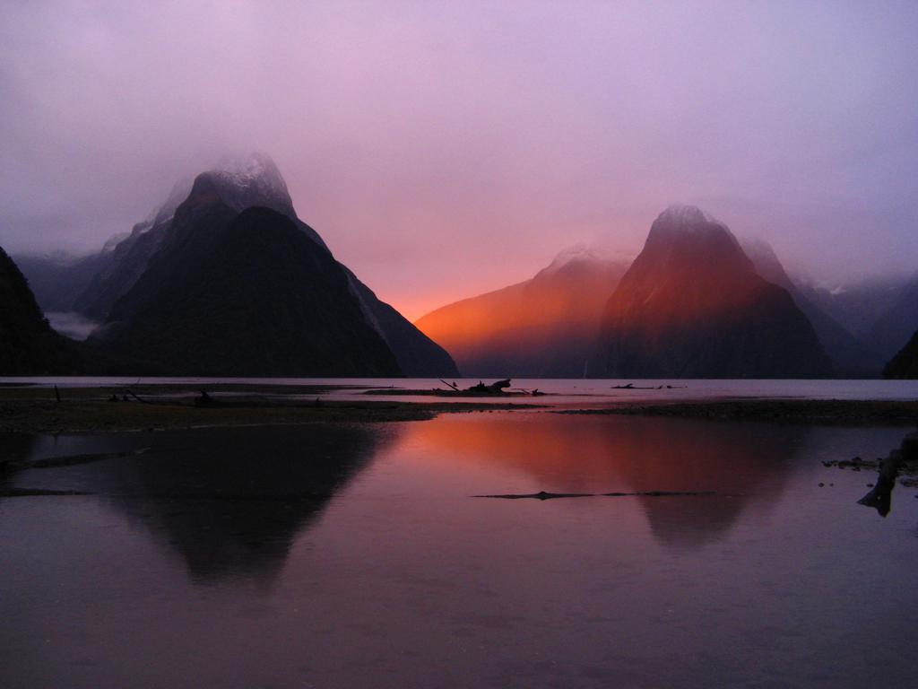 Alpine Rock B&B Te Anau Esterno foto