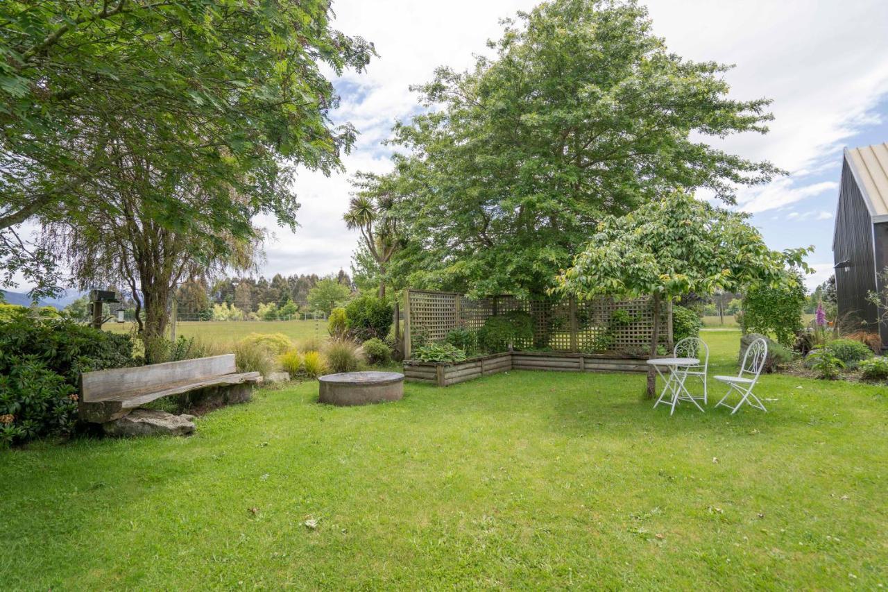 Alpine Rock B&B Te Anau Esterno foto